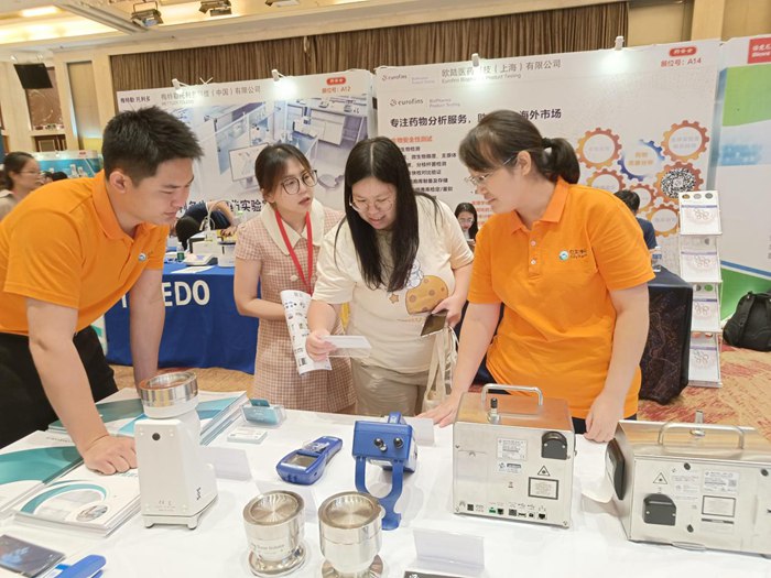 第十四屆藥品質量安全大會首日盛況直擊,億天凈化精彩亮相!