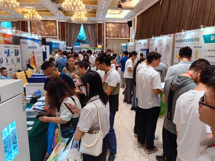 第十四屆藥品質量安全大會首日盛況直擊,億天凈化精彩亮相!