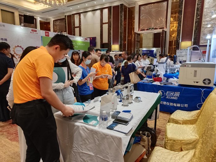 第十四屆藥品質量安全大會首日盛況直擊,億天凈化精彩亮相!