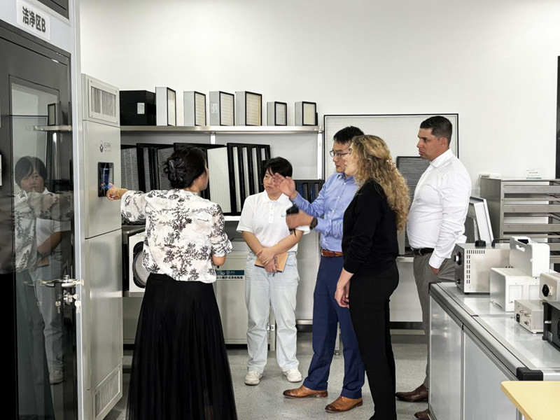 Purafil高層領(lǐng)導(dǎo)一行到訪億天凈化,深化戰(zhàn)略合作